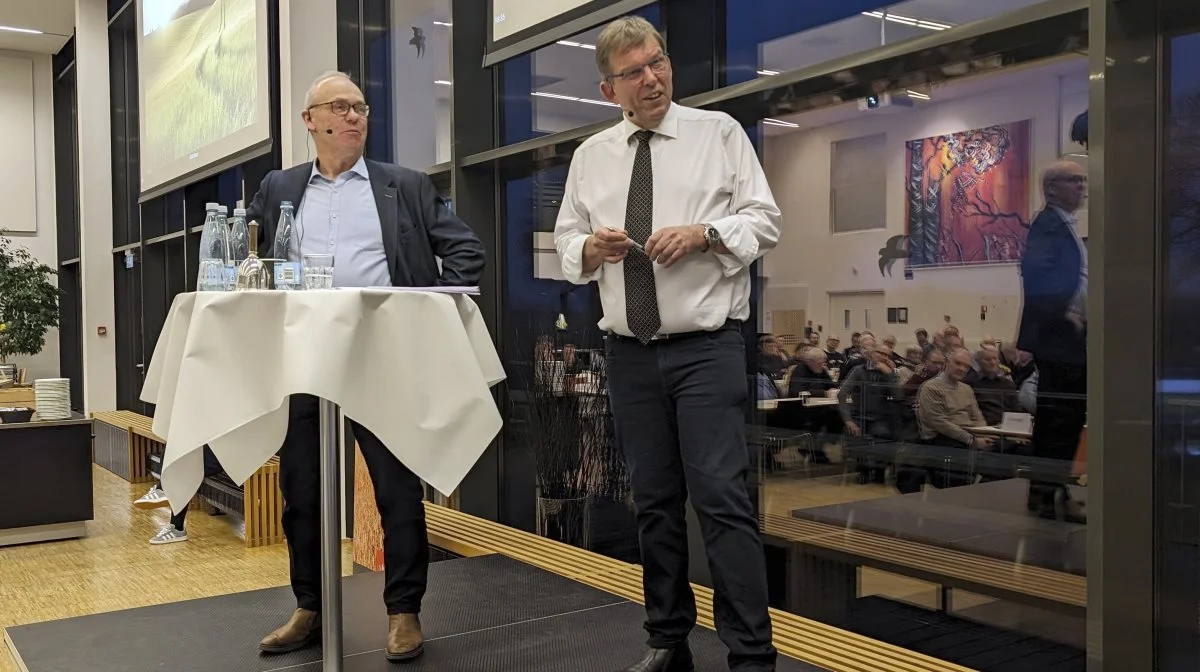 Formand Torben Hansen (th.) og næstformand John Nielsen aflagde beretningen sammen med de to ens lydige VKST-generalforsamlinger tirsdag og onsdag. Billedet er fra mødet i Sorø. Foto: Erik Hansen