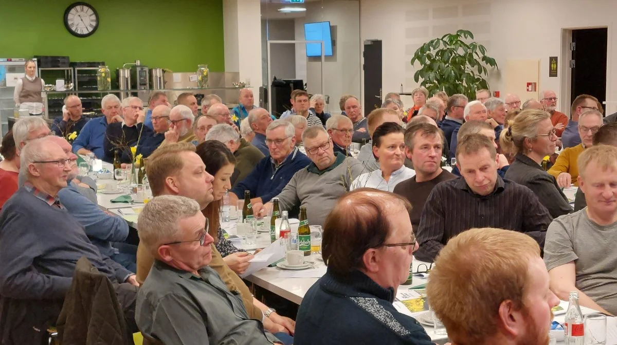 Omkring 125 var mødt op til generalforsamlingen hos Jysk Landbrug, der blev holdt hos Sagro i Billund. 67 var stemmeberettigede og de 65 stemte ja til fusionen. Foto: John Ankersen