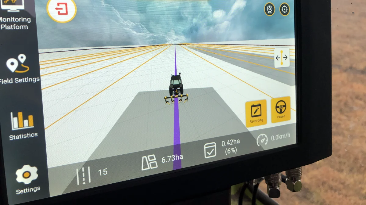 På blot en uge er der stjålet GPS-udstyr for over 1 million kroner fra fra landbrugsmaskiner. - Tyvene holder sig ikke tilbage, fordi traktoren står inde i en ulåst lagerhal eller en lade. Det er vigtigt, at man som ejer forholder sig til, at man har noget kostbart og umiddelbart omsætteligt udstyr siddende på sine maskiner, lyder det fra politikommisær Kresten Lund Breinhild. Arkivfoto