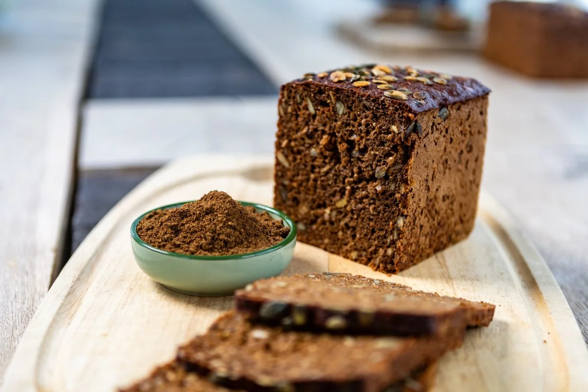 Ifølge Emmelev og Ferm Food får rugbrød, bagt med fermenteret rapskage, forlænget sin holdbarhed på brødet med mere end to uger. Foto: Emmelev/Ferm Food