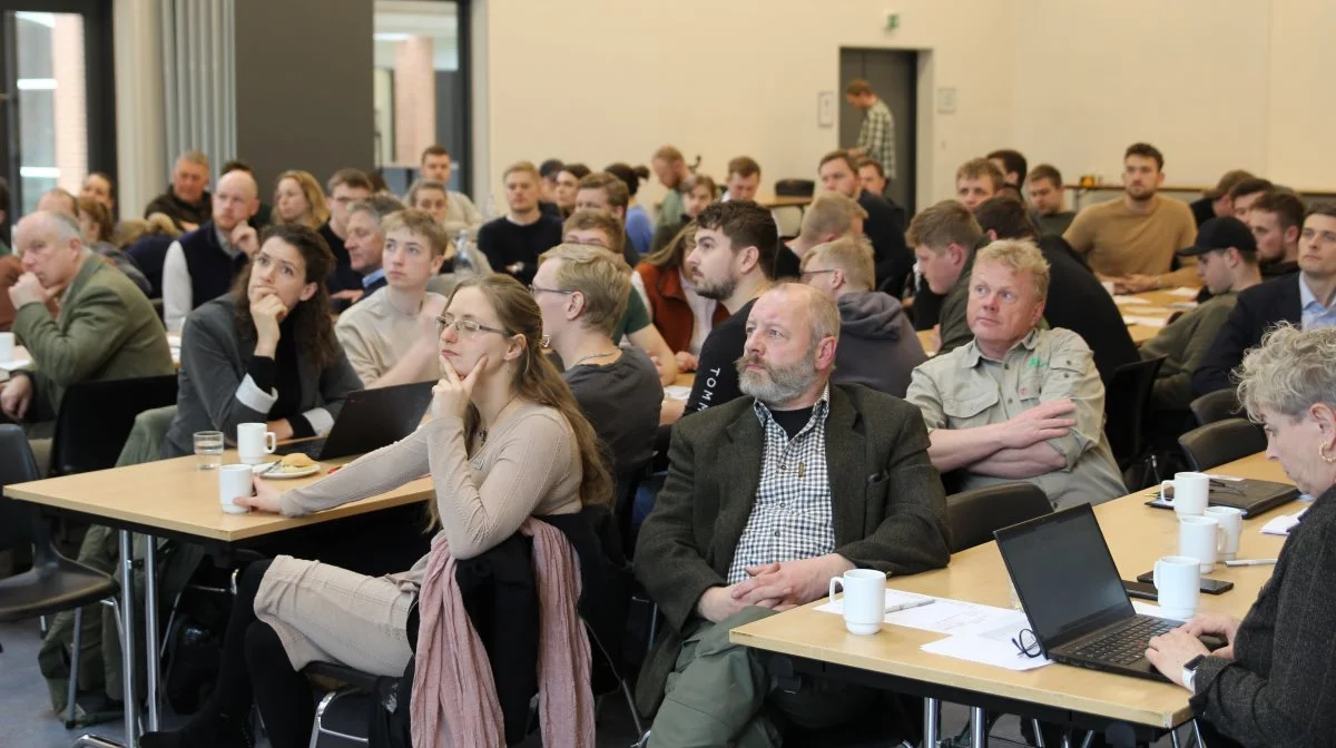 Cirka 90 deltagere - landmænd samt elever fra 2. hovedforløb planter, studenterforløbet og agrarøkonomer fra Dalum Landbrugsskole - deltog i Natur- og klimakonference med fokus på bæredygtighed og bundlinje. Fotos: Henriette Lemvig