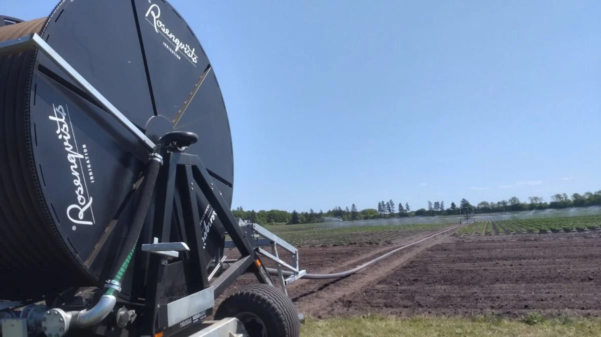 Bomvanderen arbejder med et tryk på kun 1,2 bar ved dyserne. Det sænker energiforbruget og øger vandingseffektiviteten. Foto: WekoAgro