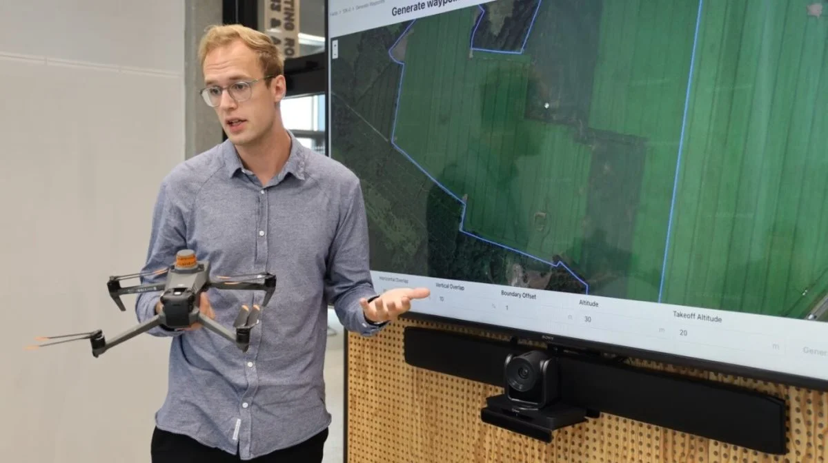 CropUp-teknologien hviler på avanceret kunstig intelligens og dronebilleder, som kan kortlægge både afgrøder, ukrudt og jord med stor præcision, fortæller medstifter Albert Sonne Olesen fra Akson Robotics. Pressefoto