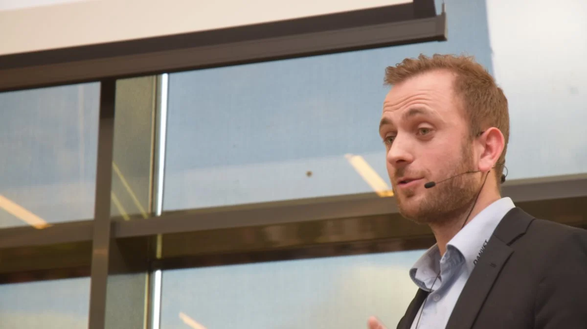 Kasper Jeppesen, direktør for Tybjerggaard Breeding, forstår godt, naboerne frygter deres ejendomme vil falde i værdi, og han er derfor klar med erstatning. Arkivfoto