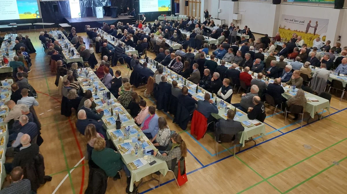 Godt 300 var mødt op til generalforsamlingen i Spiras, der blev holdt i Agerskov Hallen.