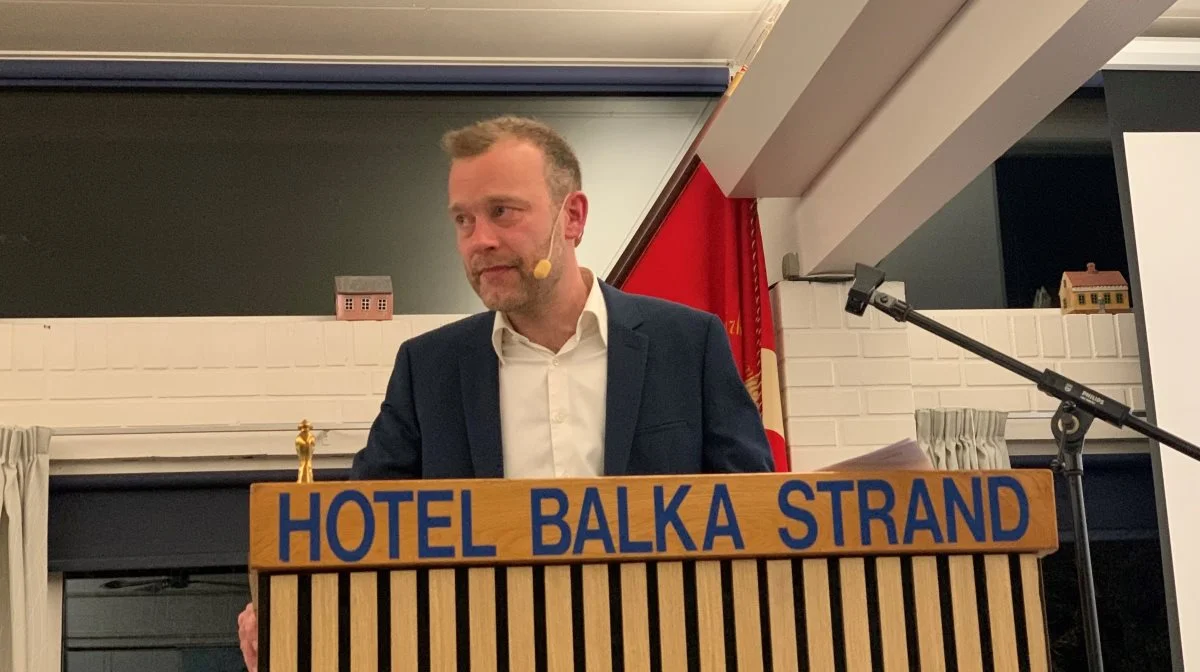 - Vi vil gerne reducere kvælstofudledningen fra landbruget, men vi kan jo ikke, ene ø, redde Østersøen, pointerede Frederik Tolstrup fra talerstolen. Foto: Jesper Hallgren