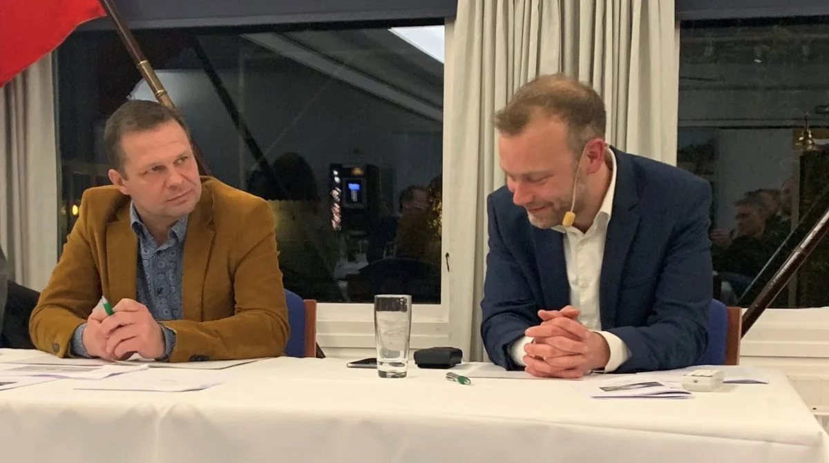 Lennart Westh (tv) har overtaget posten som formand for Bornholms Landbrug & Fødevarer efter Frederik Tolstrup (th). Foto: Jesper Hallgren