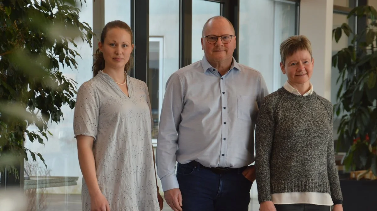 VKST Revision styrker ledelsen med et stærkt fagligt hold. Fra venstre: Revisor HD(R) Katrine Boholdt, direktør Sten Dalsten og faglig chef Britt Steen. Foto: VKST