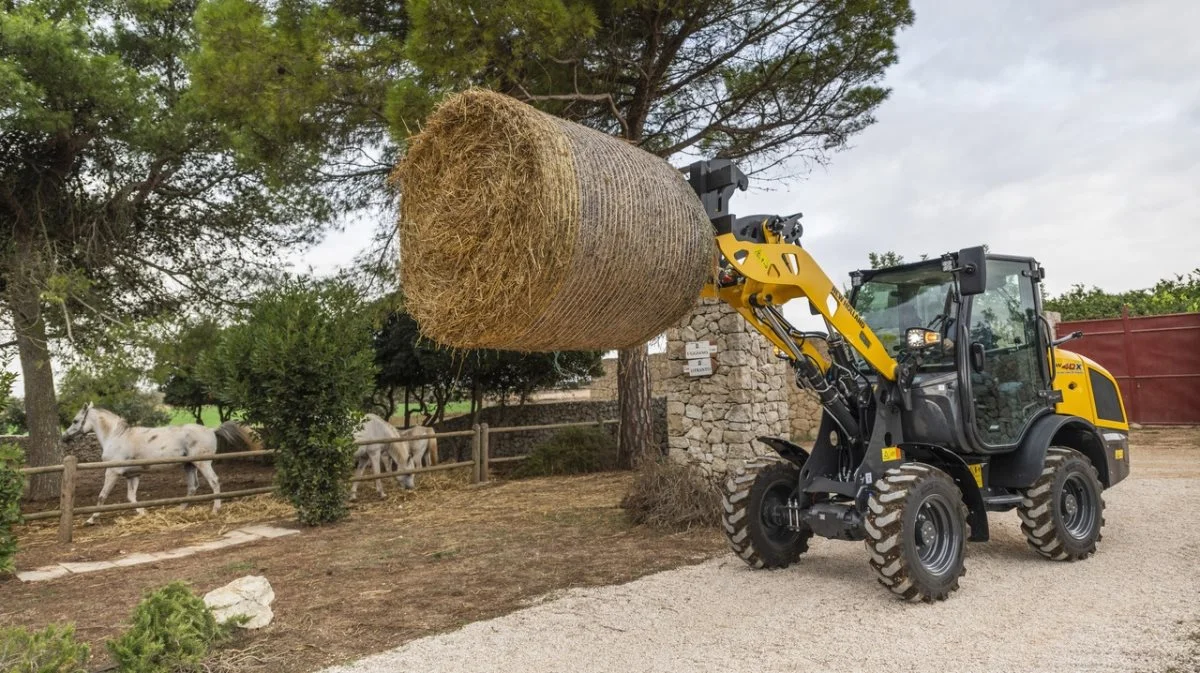 New Holland-forhandlerne demonstrerer den næste måned blandt andet den nye elektriske minigravemaskine, E25X samt en ny elektrisk hjullæsser, W40X landet over. Foto: New Holland