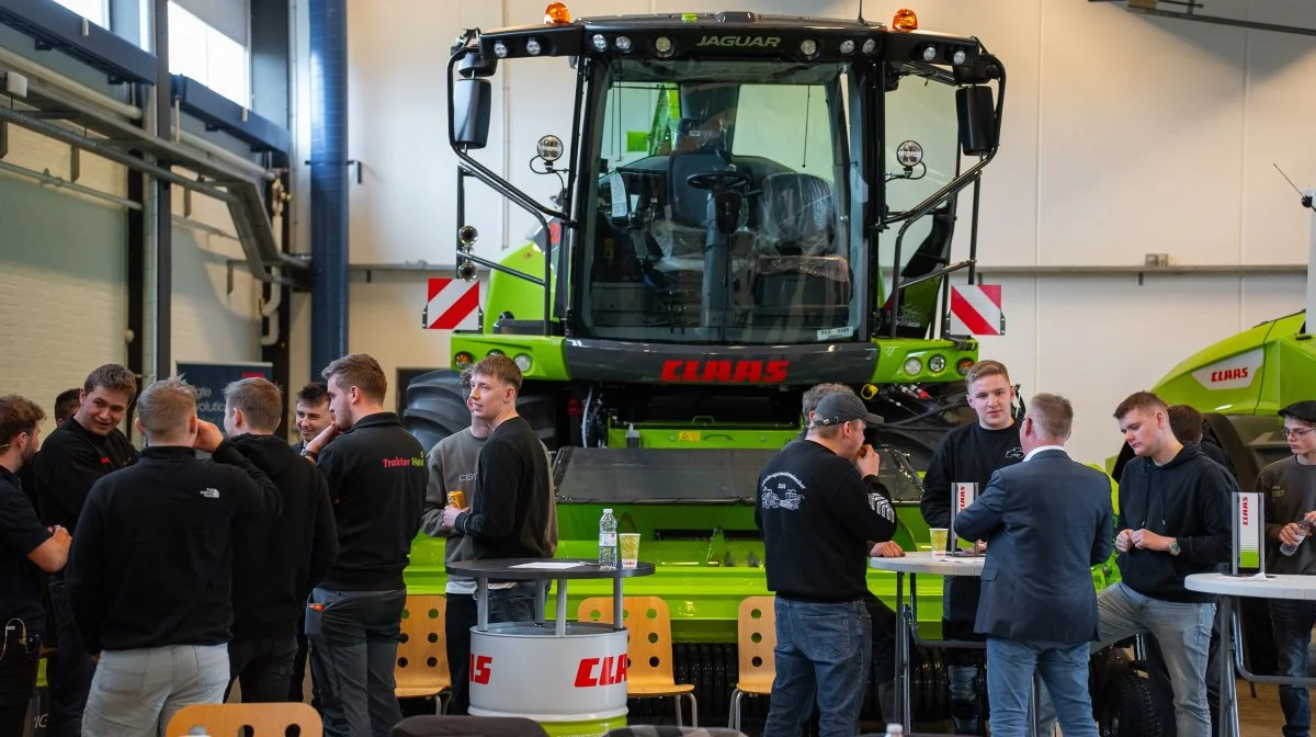 Netværksdage skal sikre flere landbrugsmaskinmekanikere i fremtiden. Danish Agro-koncernen har netop afholdt en netværksdag, hvor 40 maskinmekanikerlærlinge fra koncernens danske maskinforhandlere mødtes til en fælles dag på koncernens kursussted, Danish Agro Academy, i Vandel i Sydjylland. Foto: Danish Agro