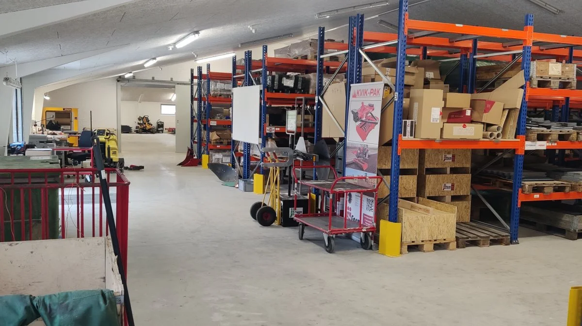 Tidligere husede bygningerne køer og grise. Efter en to år lang ombygning skal stedet nu fungere som plovcenter.