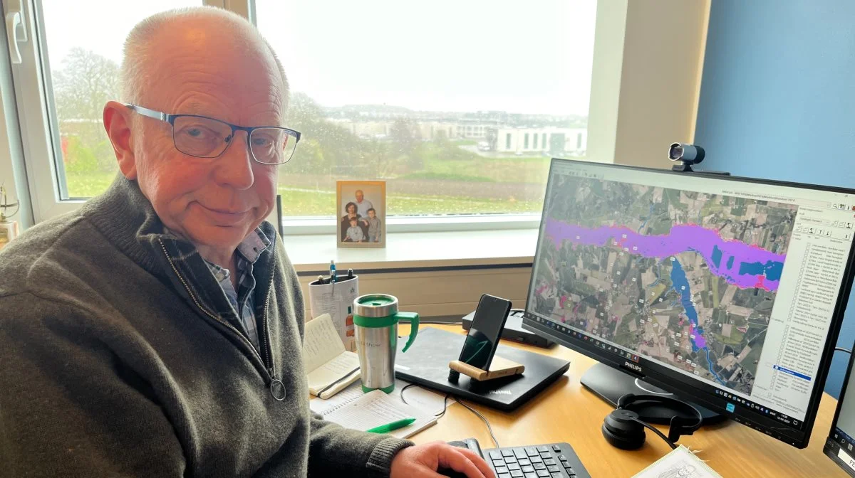 Seniorrådgiver Erik Sandal tror, flere næste år vil benytte sig af bioordningen ekstensivering med slæt. Foto: Louis Andreas Michaelsen