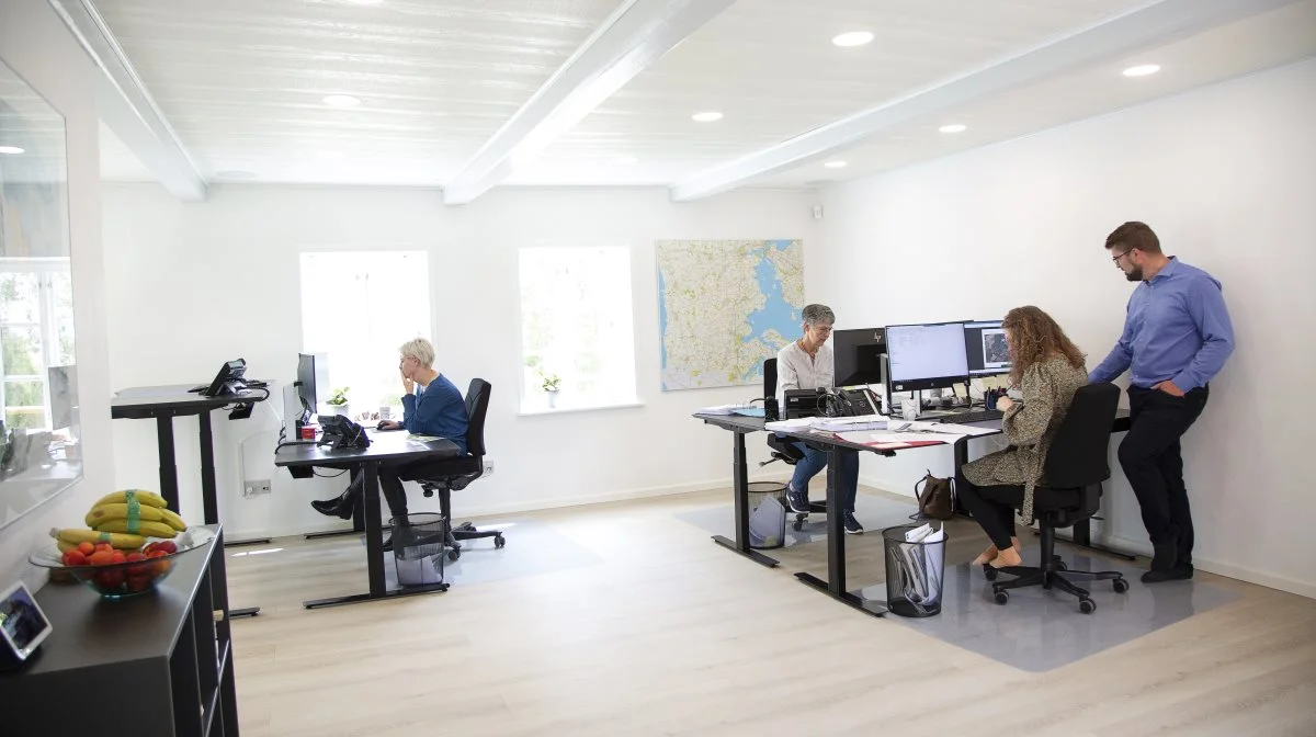 I alt fem medarbejdere arbejder på kontoret hos Nybolig Landbrug Tønder, der for to år siden flyttede til nyrenoverede lokaler i en landejendom på Lydersholmvej nær Tønder. Foto: InFoto Højer v/Jane Rahbek Ohlsen