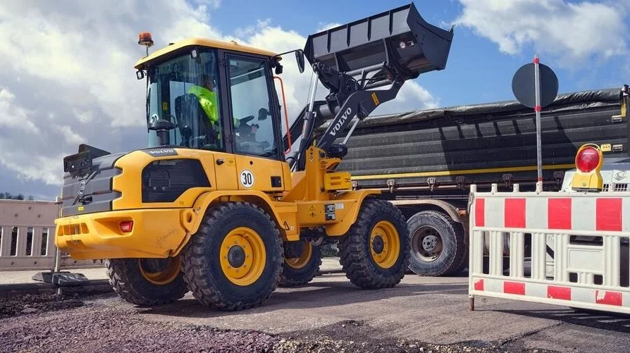 De kompakte læssemaskiner L30 og L35 fra Volvo Construction Equipment (Volvo CE) har vist deres værd under arbejde indenfor blandt andet byggeri og entreprenøropgaver. Pressefoto