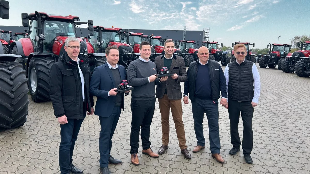 Fra venstre er det Jörn Seedorf, salgschef for Case IH traktorer i Tyskland, Martin Drewes, administrerende direktør for easyTRAKTOR, Tobias Boetel, salgsmarketing for easyTRAKTOR, Dirk Hassel, administrerende direktør for Mager & Wedemeyer, Sven Kemme, chef for traktorsalg hos Mager & Wedemeyer, Alfred Guth, kommunikationschef, Case IH Tyskland. Pressefoto