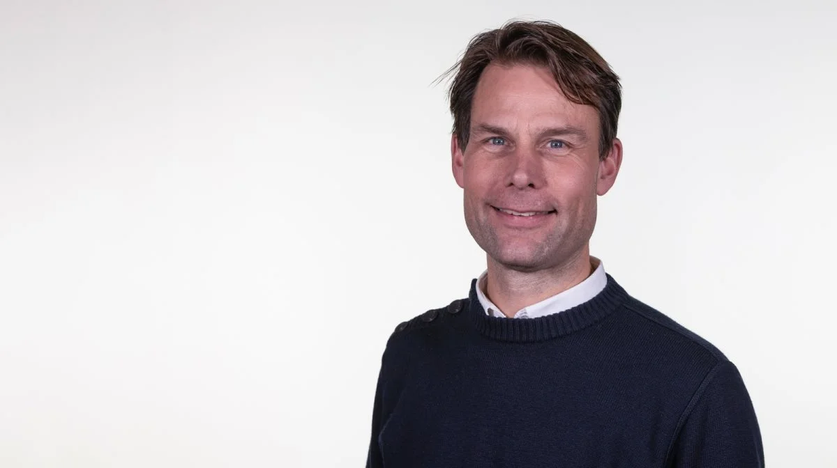 Overvejer du på egen hånd at udarbejde ESG-rapport for din bedrift, er der en række ting, du skal vide, inden du kaster dig ud i arbejdet. Det fortæller Michael Sederberg Rottbøll, bæredygtighedsspecialist i Velas, med stor erfaring i at hjælpe landmænd med at lave klimaregnskab og ESG-rapportering. Foto: Velas