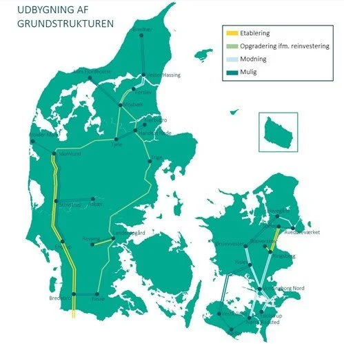 Kortet viser nye forbindelser i elnettets »motorveje«, 400 kV og 220 kV-nettet.
Gul: Nye højspændingsforbindelser under udbygning eller på vej.
Lysegrøn: Eksisterende forbindelser forstærkes eller udbygges.
Lyseblå: Nye forbindelser i en såkaldt »modningsfase«.
Mørkegrønne: Mulige nye forbindelser på længere sigt.
Kilde: Energinet