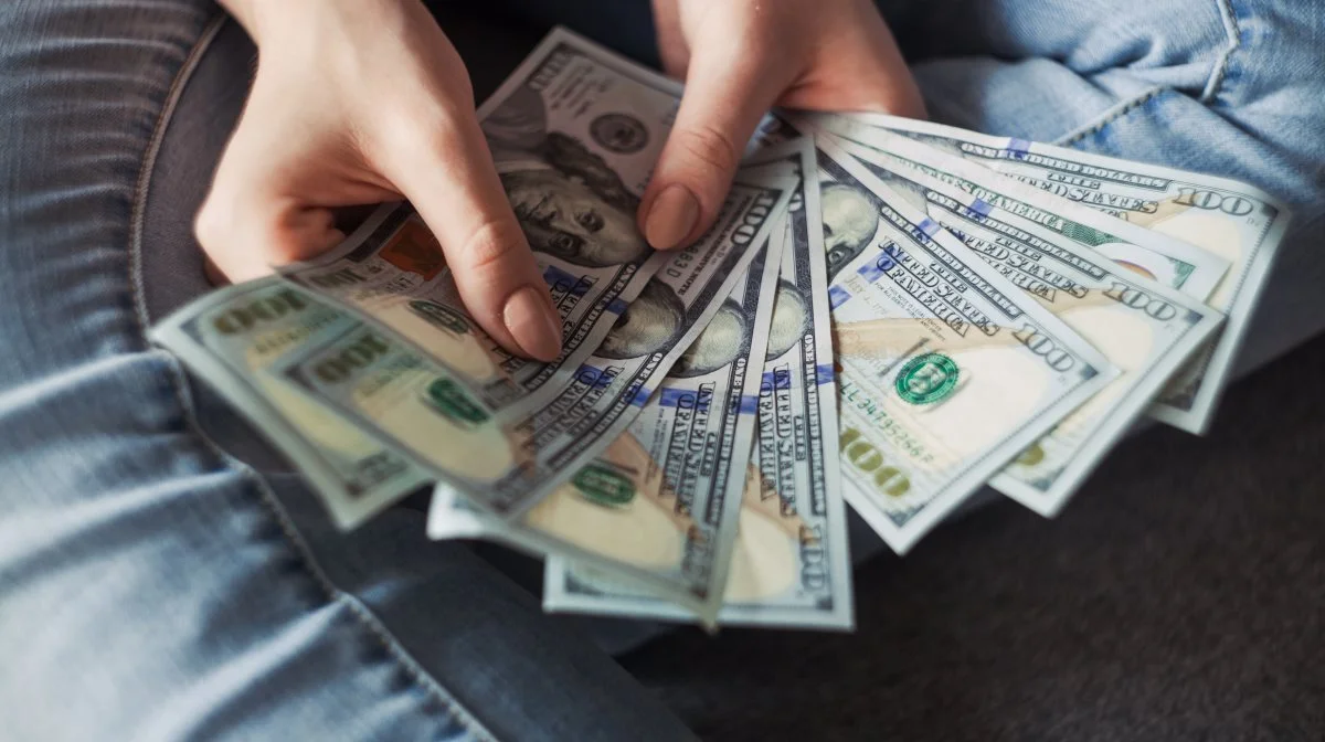 »På global basis behøver vi næsten kun interessere os for Nordamerika. - Med ca. 19.000 milliarder i årligt privatforbrug, er forbrugernes velbefindende altafgørende i forhold til vurdering af økonomi og inflation, og her er jobmarkedet et væsentligt element«, skriver Jens Kornbech. 
