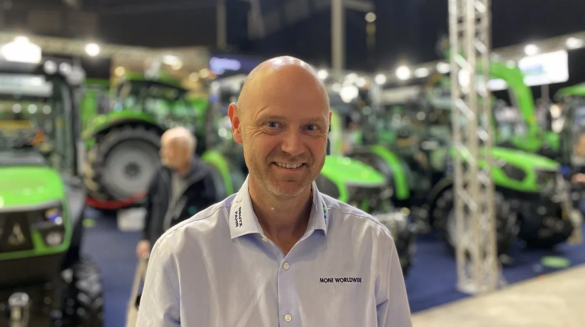 - Når vi i forvejen havde stort set alle Deutz-Fahr-traktorerne hjemme fra 62 til 336 hk og nogle af dem endda med forskellige udstyrspakker, så var det en god mulighed for samtidig at arrangere produkttræning for vores forhandlere i samme uge, siger administrerende direktør Henrik Hansen, Moni Worldwide.