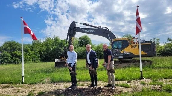 Fra venstre: Hans Christian Lei (Group CFO), Jann Dollerup Vig Jensen (Group CEO), Ole Th. Bruhn (Bestyrelsesformand). Foto: Danæg