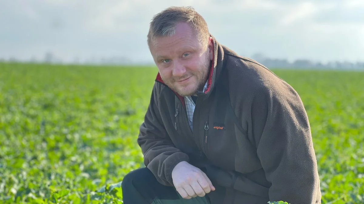 Jeppe Grabow Olesen, der er planteavlsrådgiver hos Agrovi hub Vejle, vil være klar i marken, når Agrovi hub Vejle den 6. juni holder vejkantsmøde ved Gyllingnæs. Foto: Agrovi