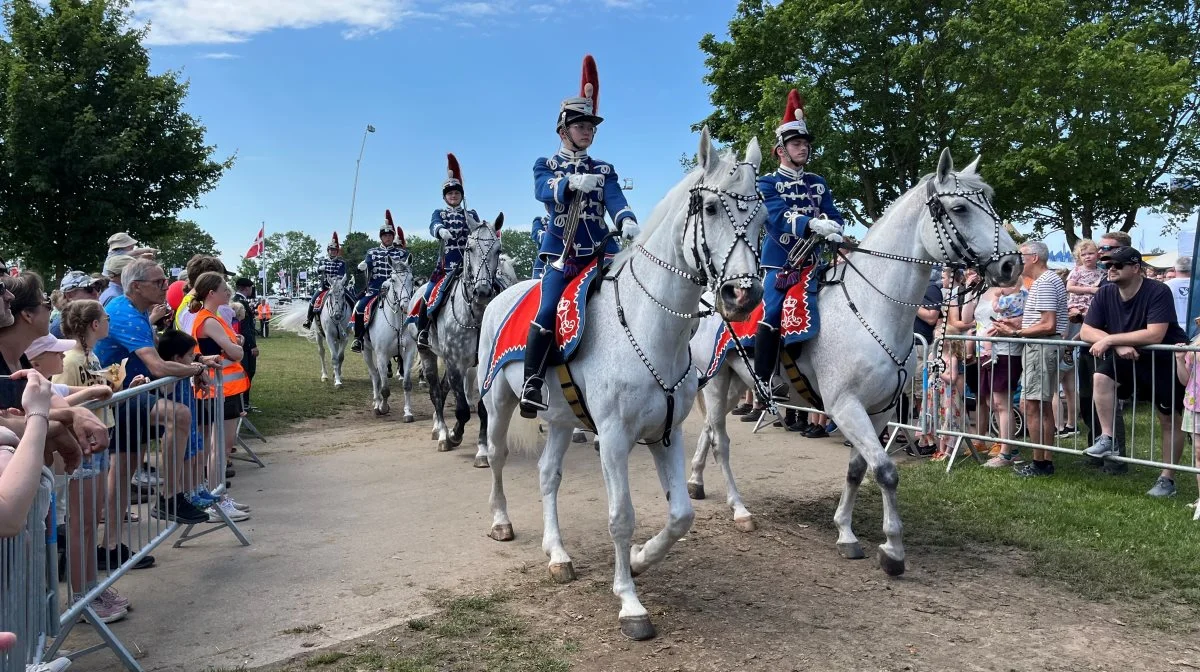 Flotte heste og ryttere fra Gardehusarregimentet på vej til Ring 1. Foto: Jesper Hallgren