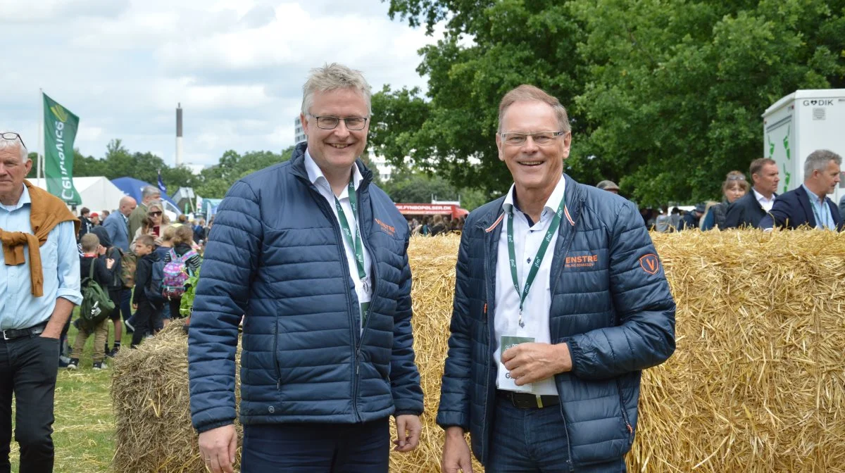 Oplægget til en nedsættelse af dyrlægegebyret ved gård- og nødslagtninger fik avisen en snak med fødevareminister Jacob Jensen (V) og partifællen Erling Bonnesen om på Det Fynske Dyrskue. Foto: Camilla Bønløkke