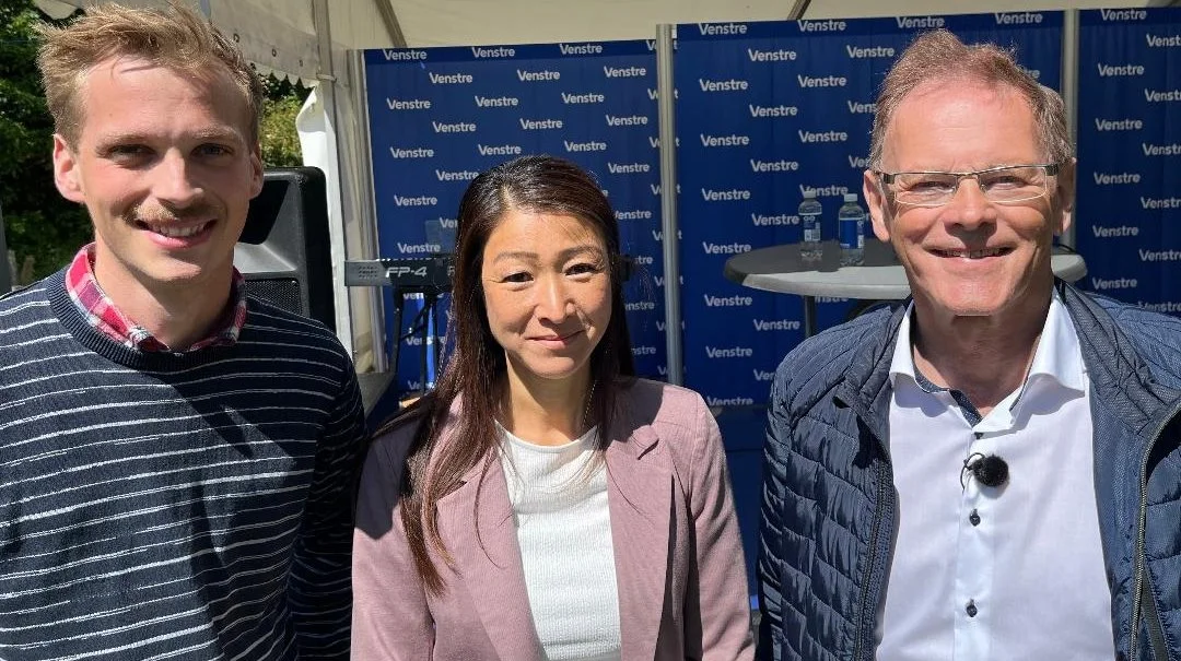 Erling Bonnesen (t.h.) går mod strømmen på Folkemødet med sine lovprisninger af dansk landbrug. Ved en debat torsdag eftermiddag blev han bistået af Christian Orthmann Andersen fra LandboUngdom og Lisbeth Henricksen fra Seges Innovation. Fotos: Christian Ingemann Nielsen

