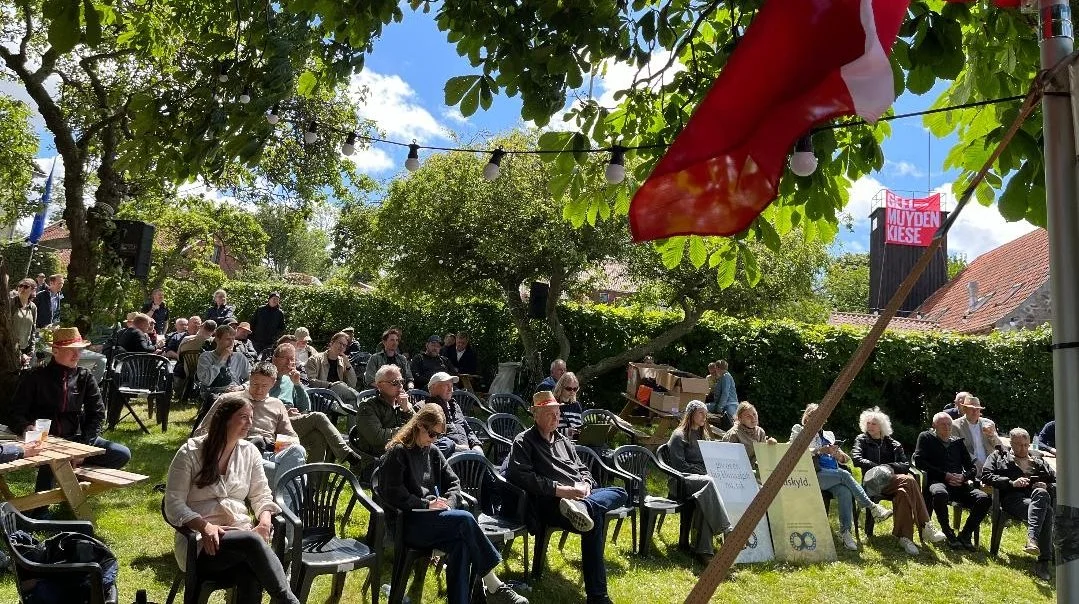 Der var godt fyldt i Venstres have til debatten om fremtidens landbrug. Omkring 60.000 mennesker ventes at besøge dette års folkemøde på Bornholm. 