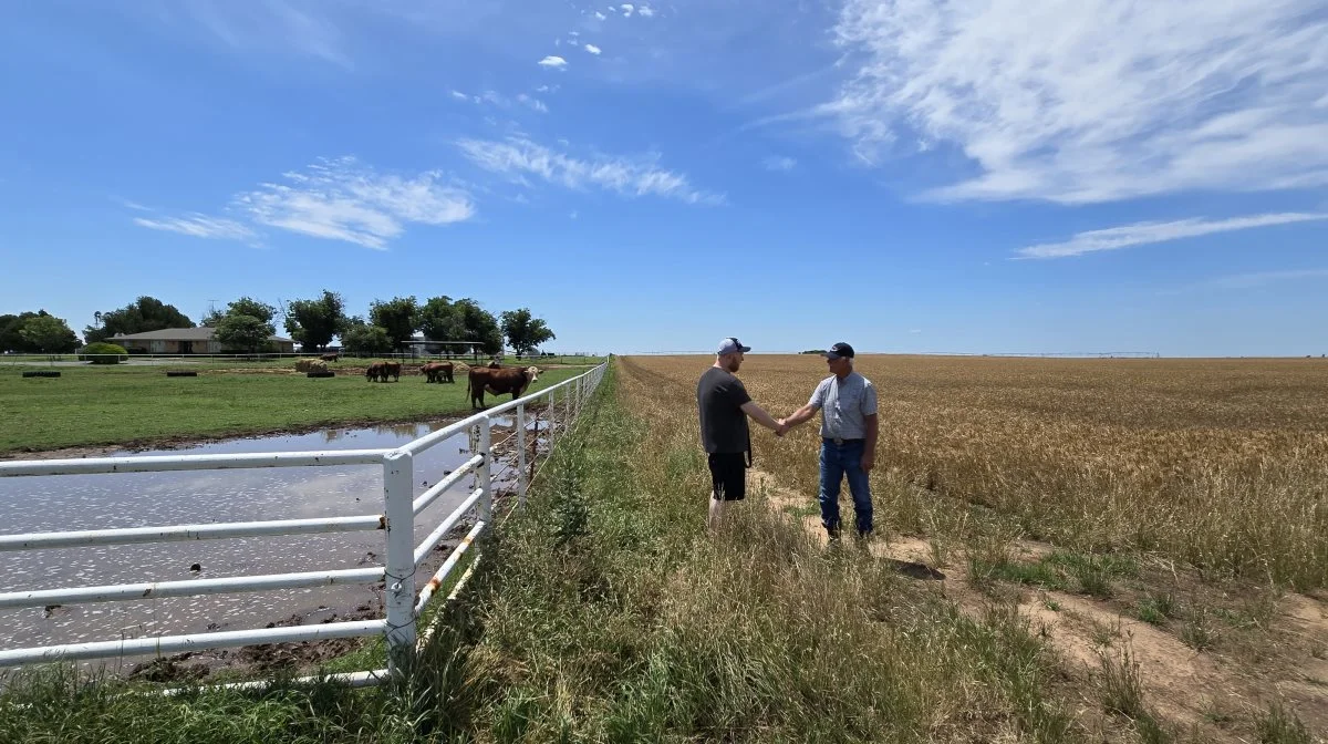 Farvel til Texas-farmer Gerald Haseloff efter et interview på hans farm. - Fuldstændig forandring må der til. Republikanerne er på vores side, fastslår han.