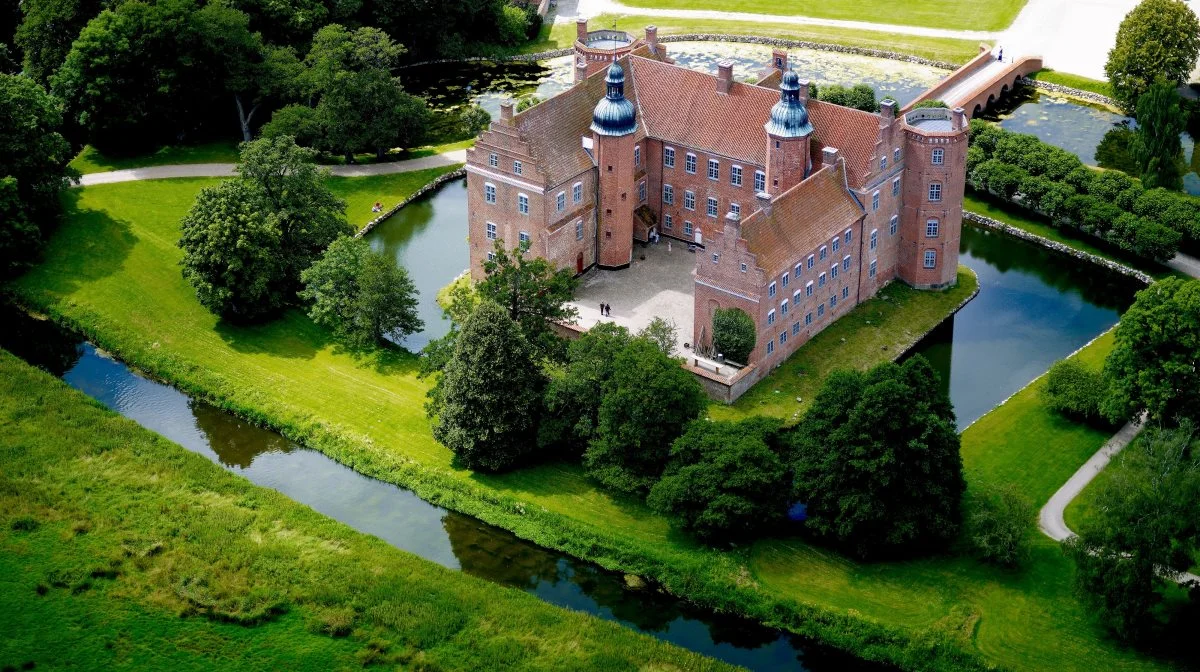 Lørdag den 22. juni indvier Herregårdsmuseet Gammel Estrup en moderne kanoanløbsplads ved Allling å, der inkluderer et opholdsområde med historisk vingesus lige sydøst for herregården. Fotos: Danmarks Herregårdsmuseum Gammel Estrup 
