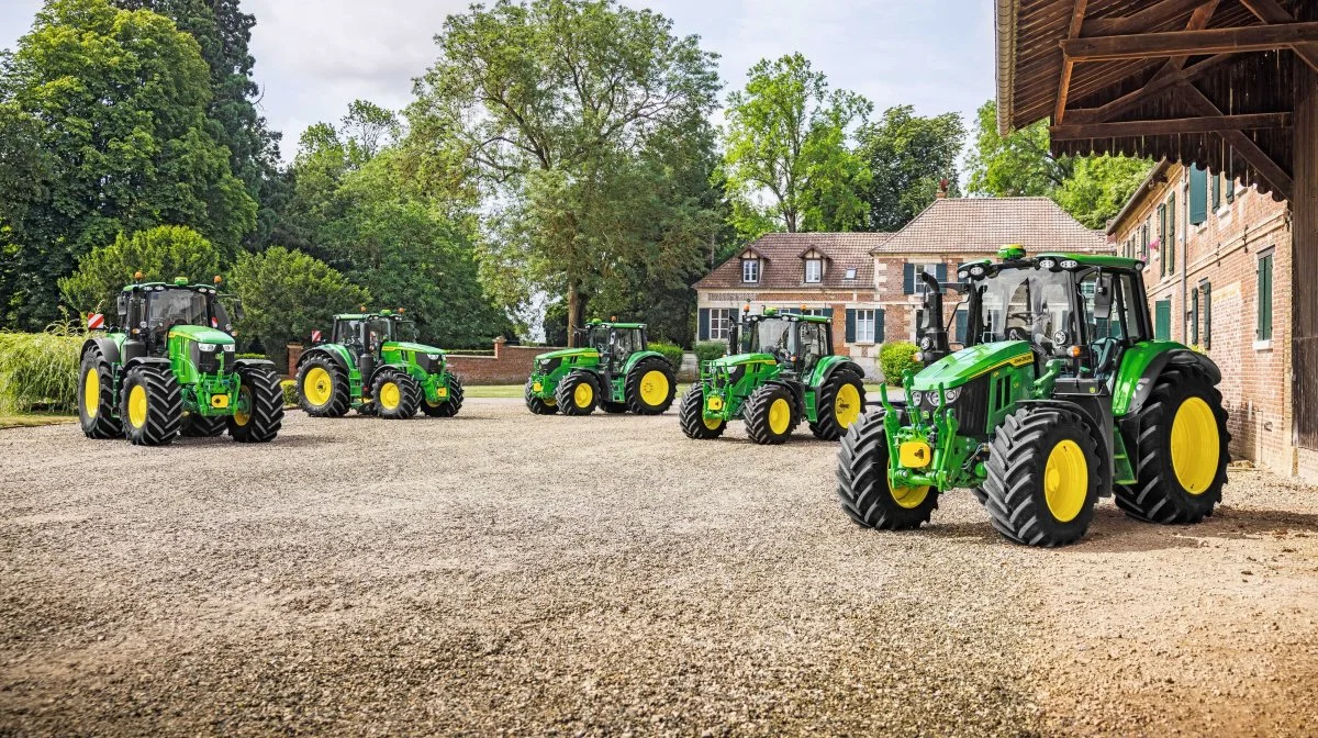 Der er 17 modeller i den nye 6M-serie, som bygger på fem forskellige rammestørrelser. Fotos. John Deere