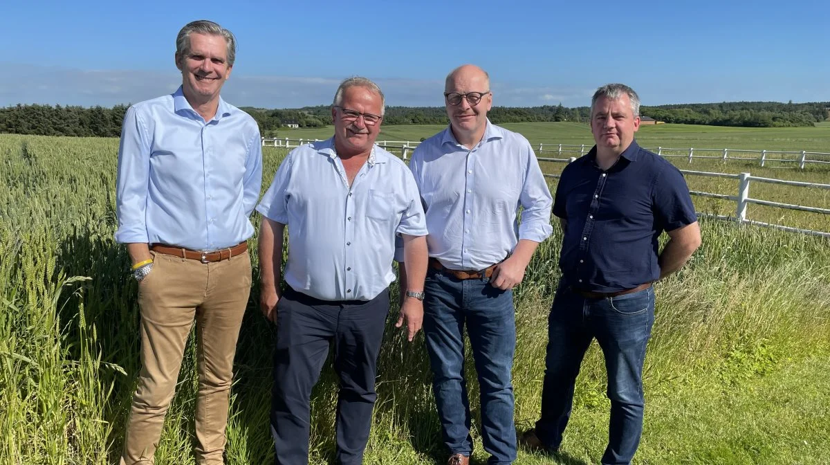 Mads Kristensen (direktør for biogas i Danish Agro), Flemming Pedersen (formand i Grønt Han Herrred A/S), Allan Bach (formand  for Leverandørselskabet Grønt Han Herred A.m.b.a) og Bjarke Laursen (Direktør i Grønt Han Herred A/S) samlet efter at Danish Agro er blevet partner i biogas-projekt i Han Herred. Foto: Danish Agro.