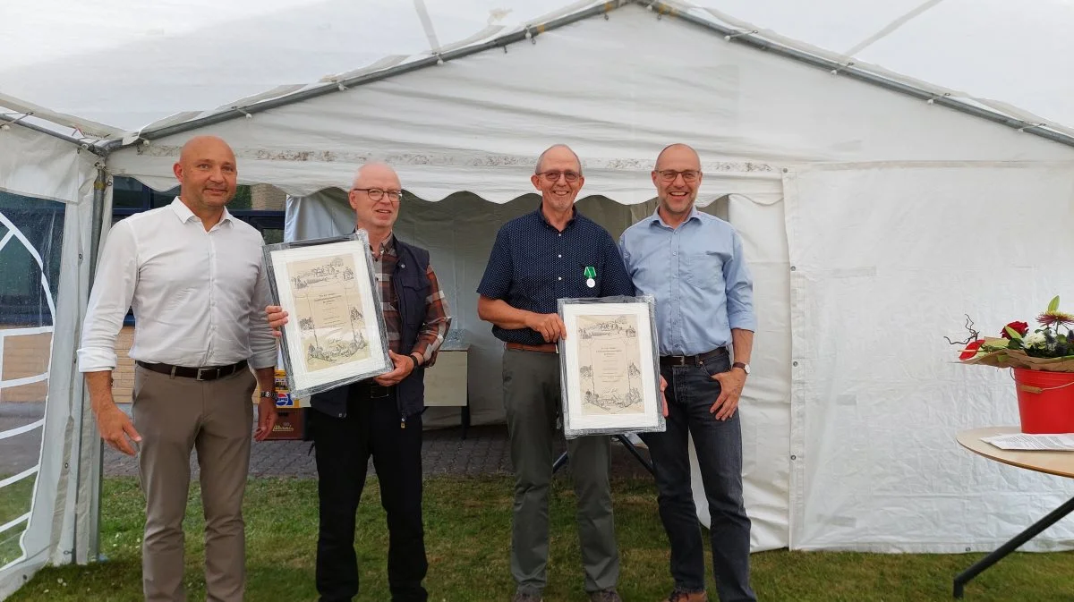 Fra venstre ses Jakob Autzen fra Det Kongelige Danske Landhusholdningsselskab, Hans Christian Abildskov, Michael Lønbæk og afdelingschef i planteavl i Velas Ejler Petersen. Foto: Velas