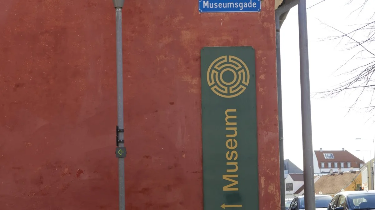 Museerne havde i 2023 tilsammen 17,4 millioner besøgende i løbet af året, hvilket er det højeste niveau i de år, som Danmarks Statistik har udgivet museumsstatistik. På fotoet vises der vej til Vendsyssel Historiske Museum. Arkivfoto