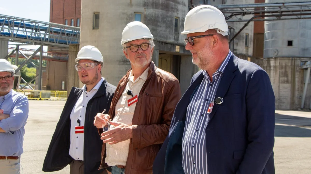 Thomas Skriver Jensen (tv) fra Socialdemokratiet, Karsten Hønge fra SF og Lars Chr. Lilleholt (th) fra Venstre var blandt de folketingspolitikere, som i sidste uge besøgte Odense Fjord. Fotos: Odense Fjord Samarbejdet. 