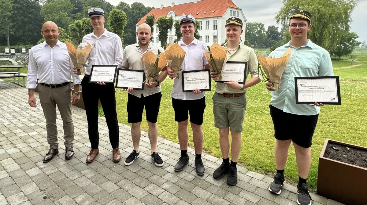 Forstander Jakob Autzen og de fem legatmodtagere (fra venstre) Peter Aabjerg Munk, Andreas Nørgård Hansen, Magnus Kringelholt Kristensen, Simon Sørensen og Tobias Hvidbjerg.