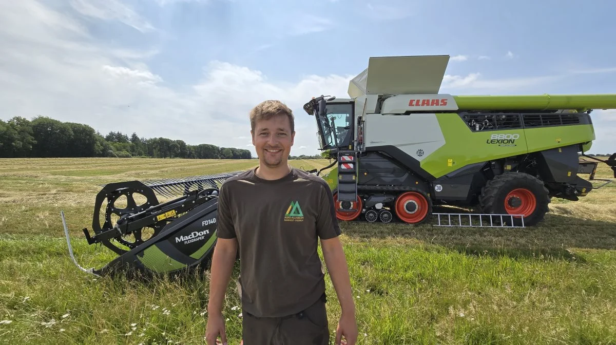 Mikkel Greve Hansen er pilot på den anden Claas mejetærsker og har været ansat i 2,5 år hos Agro Alliancen. Tredje mejetærsker køres af Thomas Søfeldt.