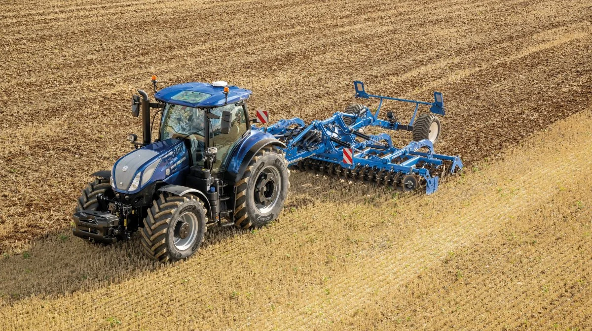 New Holland fastholder sin førerposition trods fald i det samlede traktorsalg i juli måned. Med 29 nyregistrerede enheder og en markedsandel på 29 procent er New Holland stadig den mest populære traktor i Danmark. Arkivfoto