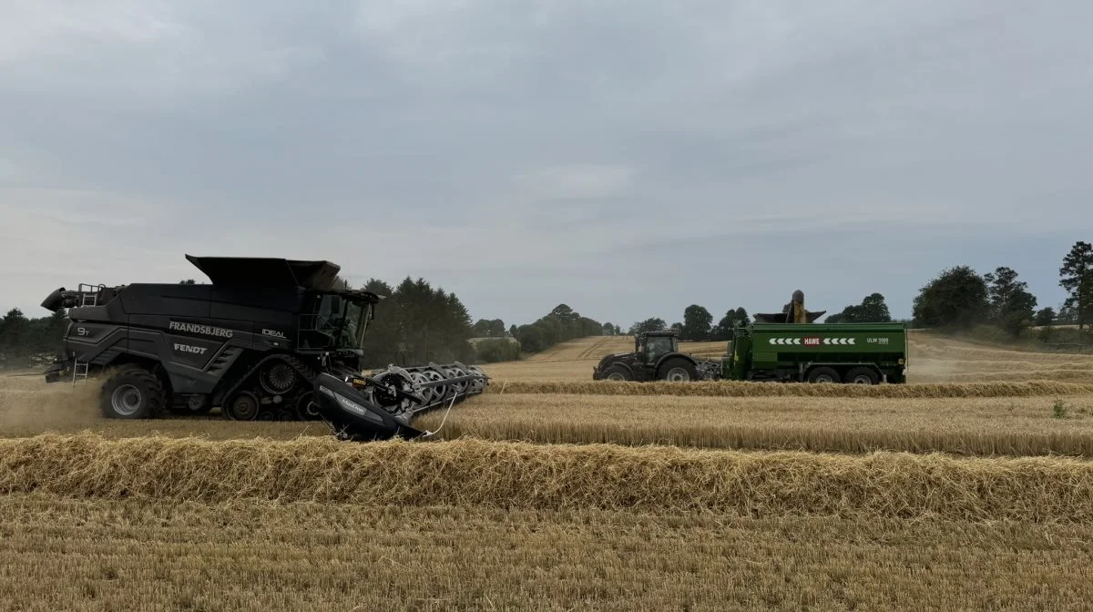 Det er kun den grønne Hawe ULW3500, der skiller sig lidt ud blandt to sorte Fendt Ideal 9T og en sort Valtra S394. Foto: Kasper Stougård 