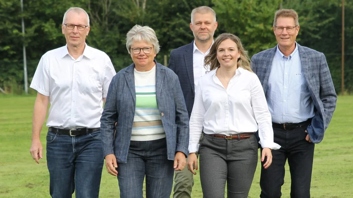 Holdet bag Nybolig Landbrug Svanholm & Jespersen består fra venstre af salgskoordinator Jørgen G. Hviid, ejendomsmægler Birthe Pedersen, indehaver Søren Svanholm, ejendomsmægler Heidi Bach og indehaver Palle Jespersen. Camilla N. Andersen, der tager sig af marketing, var stadig på ferie, da avisen var forbi. 
