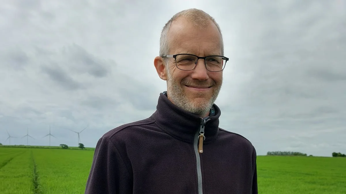 Når det kommer til kontrol, påpeger Niels Gylsen Buch, fagchef og planterådgiver hos Landboforeningen Vestjysk, at Landbrugsstyrelsen vurderer dækningsgrader, og at flyvesåning kan være en udfordring, fordi det er sværere at opnå en jævn etablering. Foto: Vestjysk