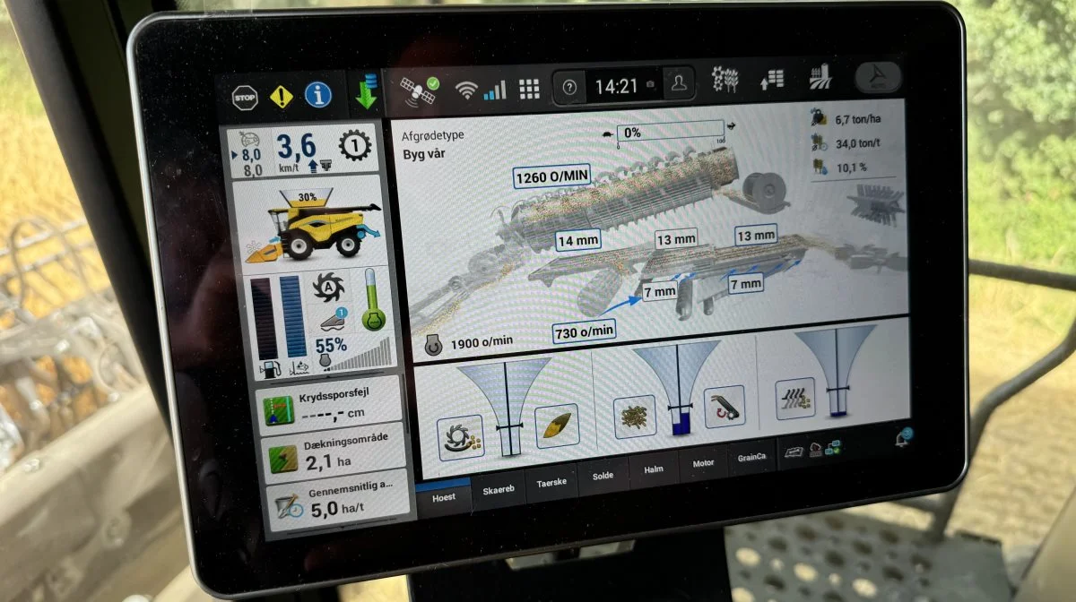 Her kan høstpiloten aflæse materialeflowet igennem tærskeværket – rotor, sold, afgrødetype, motorbelastning med videre.