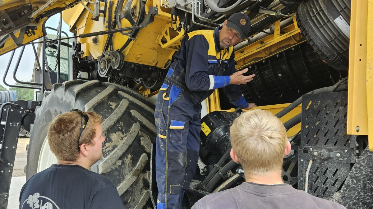 Da vejret desværre drillede, ved fremvisning på de vestfynske marker, blev præsentationen hos GMC fra en mejetærsker, der holdt stille. Foto: Kirsten Dall Dinesen