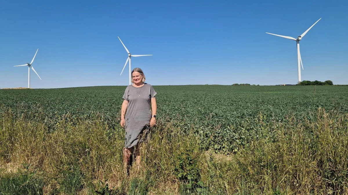 Det kan være en besværlig og bekostelig affære at flytte ledninger i en mark, og det kan ende med helt at stå i vejen for at godt naturgenopretningsprojekt eller solceller, forklarer Ida Rytter Jensen, der er VE-planlægger ved Fjordland. Foto: Fjordland.