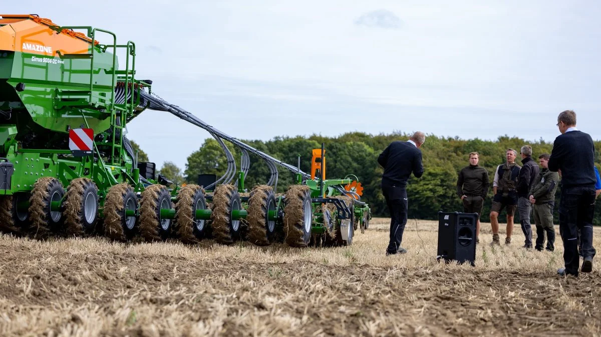 En af Danmarksnyhederne var denne Amazone Cirrus 9004 med en arbejdsbredde på ni meter, todelte såkasser med mulighed for samsåning af korn og gødning samt intelligent fordelerhoved, der blandt andet forhindrer overlap i forageren. Pressefoto