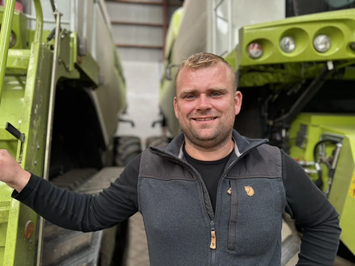 De to Claas Lexion 770 har stået i maskinhuset i en uge, og må vente lidt endnu med at høste de sidste 125 hektar. Foto: Kasper Stougård