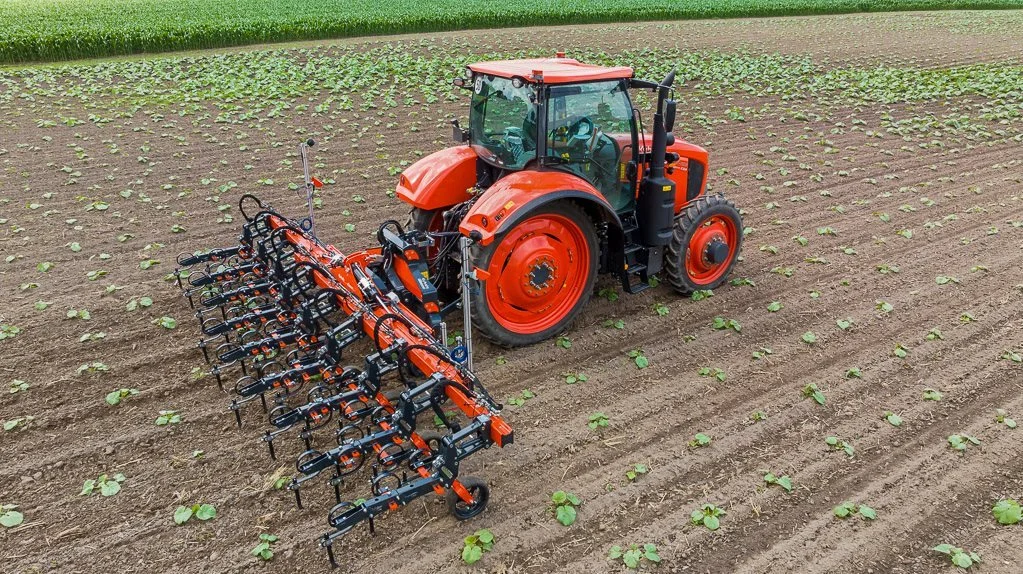 Kubota lancerer radrensere med arbejdsbredder fra 3 til 12 meter. Foto: Kubota