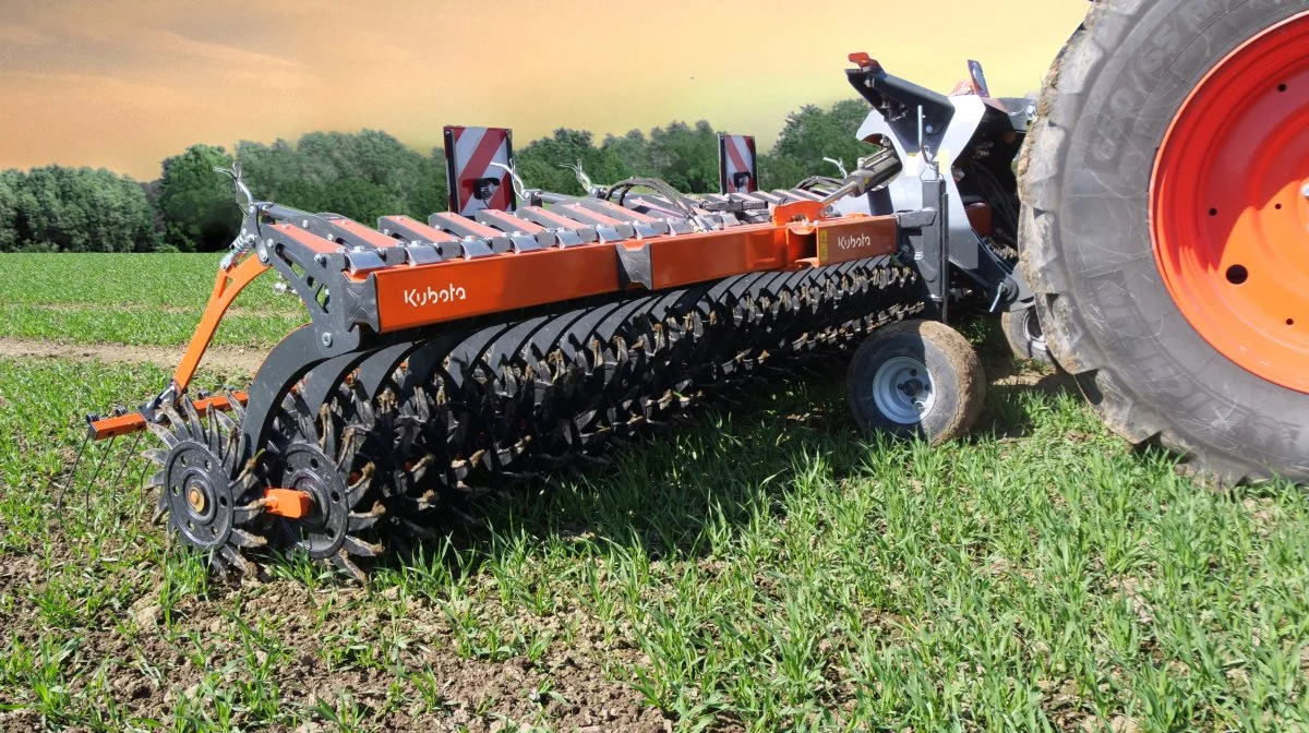 Stjernerullerenseren fra Kubota fås i op til 6,4 meters arbejdsbredde. 