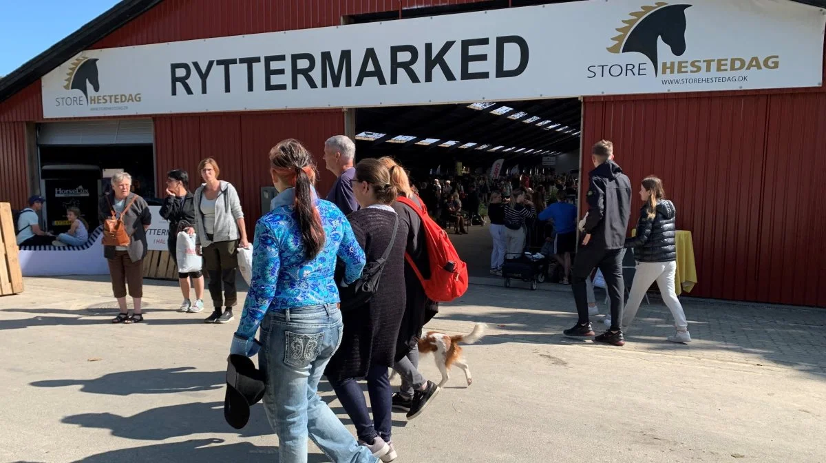 Man kan både gøre en god handel og få gode råd med hjem fra Store Hestedag. Foto: Jesper Hallgren